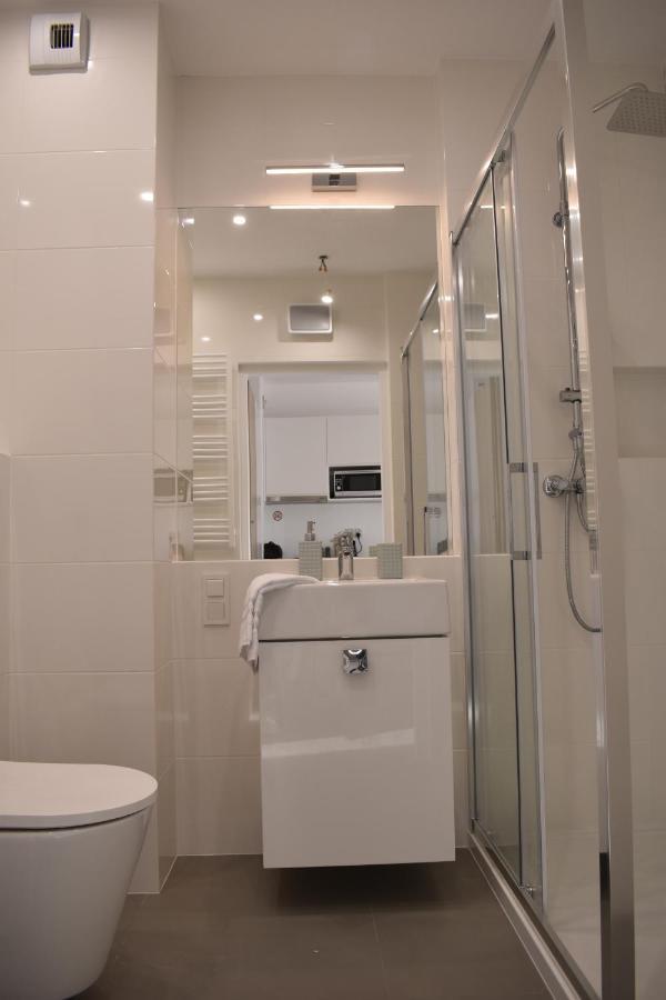 White Apartment Modern Tower Atal Gdynia Exterior photo